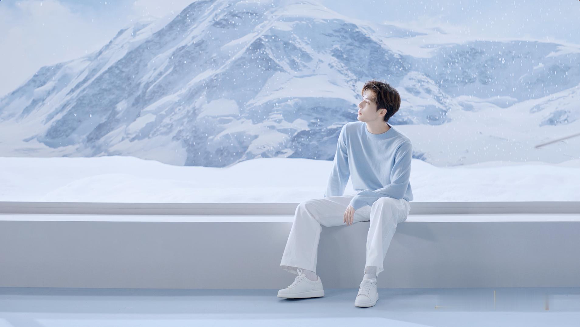 Lindt瑞士莲官宣品牌大使，冬日氛围感直接拉满，吃一颗瑞士莲冰山雪融巧克力感受