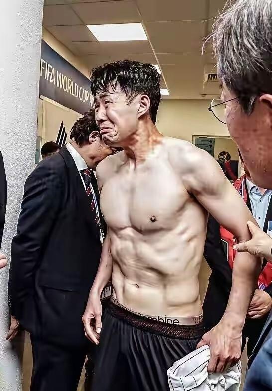 你猜怎么着？

韩国队这次世界杯出局后回国，

竟然是静悄悄的。

足协直接取消