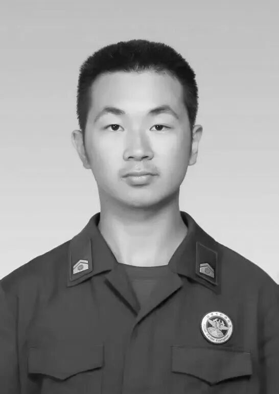 【宁德福安一船厂发生火灾消防员池坷杰英勇牺牲】池坷杰，男，汉族，福建福安人，20
