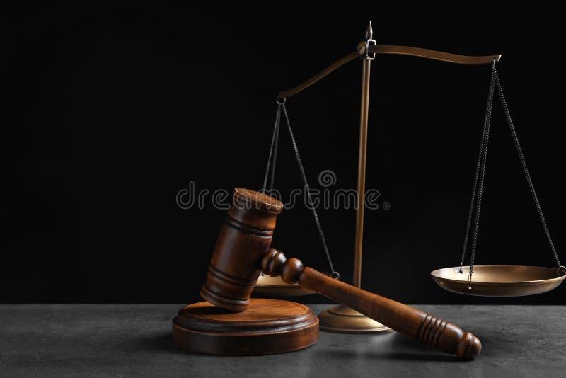 家人被刑拘，别慌！家属第一时间必须做的 5 件事
刑事拘留意味着家人涉嫌刑事犯罪