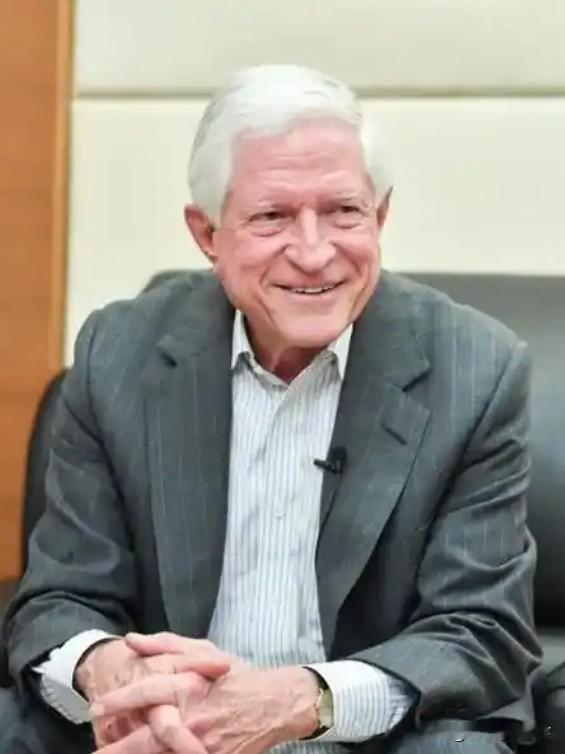 美国老教授直言
我们不是害怕中国的航母和飞机

而是害怕你们发展太快……
美国知