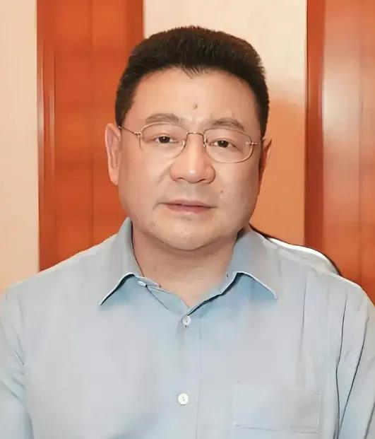 香港“世纪大贼王”叶继欢，有一个考上清华大学的女儿。这些年，富豪刘銮雄一直默默资