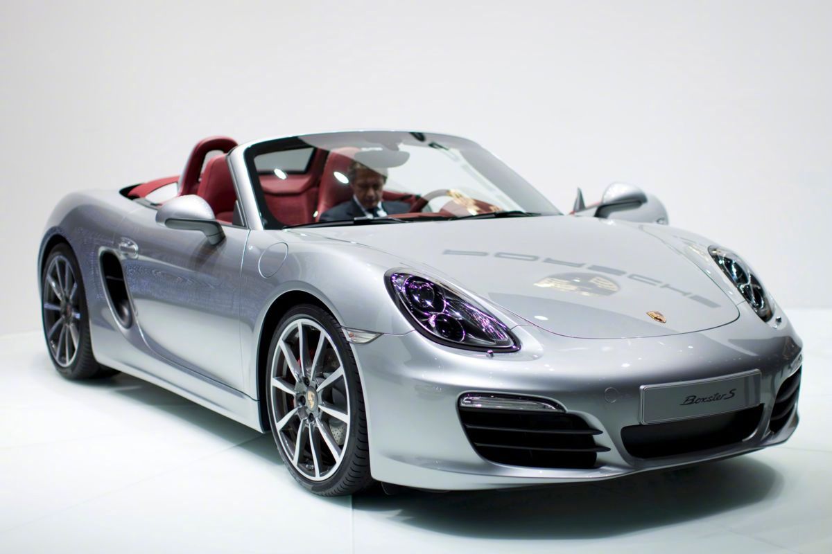 【#俄境内数百辆保时捷突然锁死#】据德国《柏林日报》网站12月5日报道，近日，在