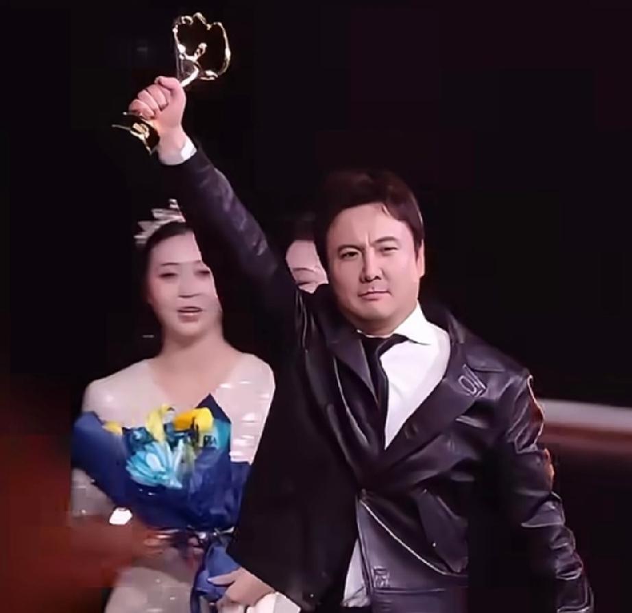 龙餐馆的运气还真好！

百花奖获奖名单出来后，宝强的0票再次引发众怒。

对“沈