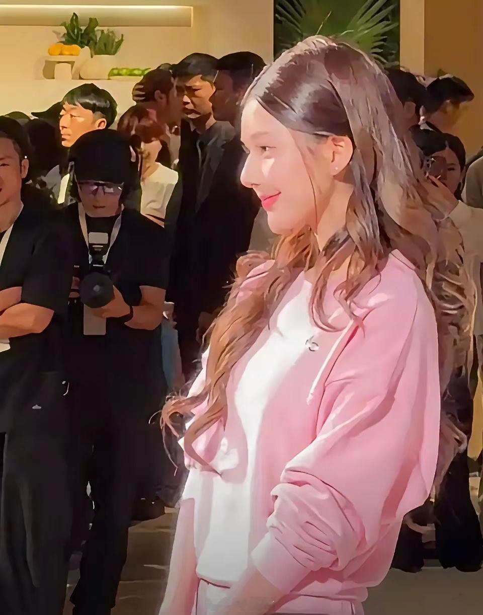 赵露思怎么越来越像一个假人了 ​​​