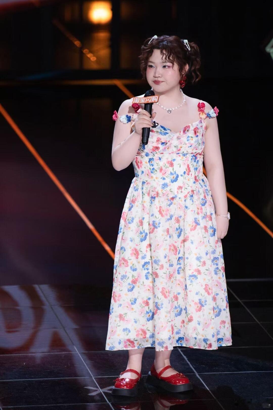 漆漆能播就是能穿喜剧之王单口季 我宣布漆漆是脱口秀颜值担当！可爱到爆炸，每个造型