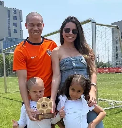 席尔瓦真是名好外援，到了成都更是如鱼得水

新赛季，青岛海牛彻底清洗了五名外援，