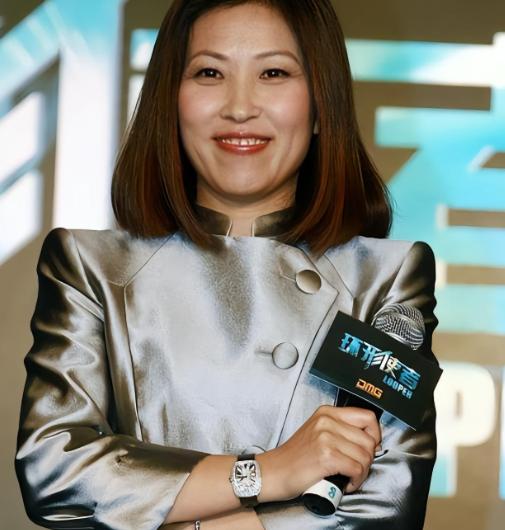 体坛最大败类！2018 年，她卷走 44 亿逃去美国，如今买飞机住豪宅生活潇洒，