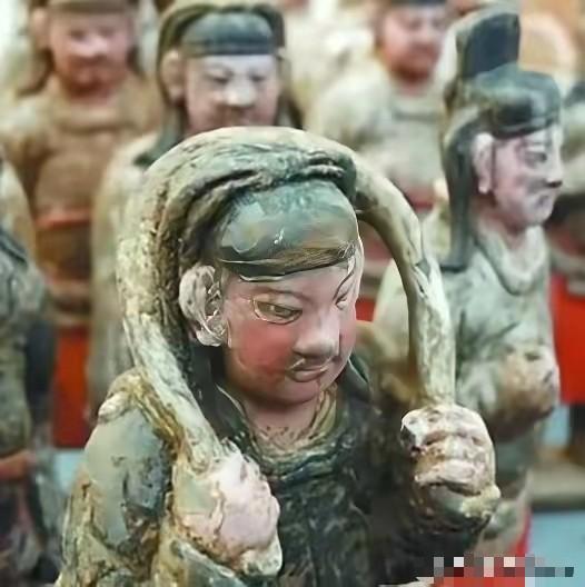 [太阳]2007年，焦作一村居民为“自证”祖坟有700年历史，不惜开掘坟墓，没想