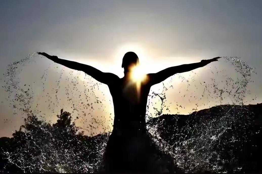 身弱之人要多玩
在中医理论里，身弱多和气机郁带、 气血不足、情志失调相关。 
1