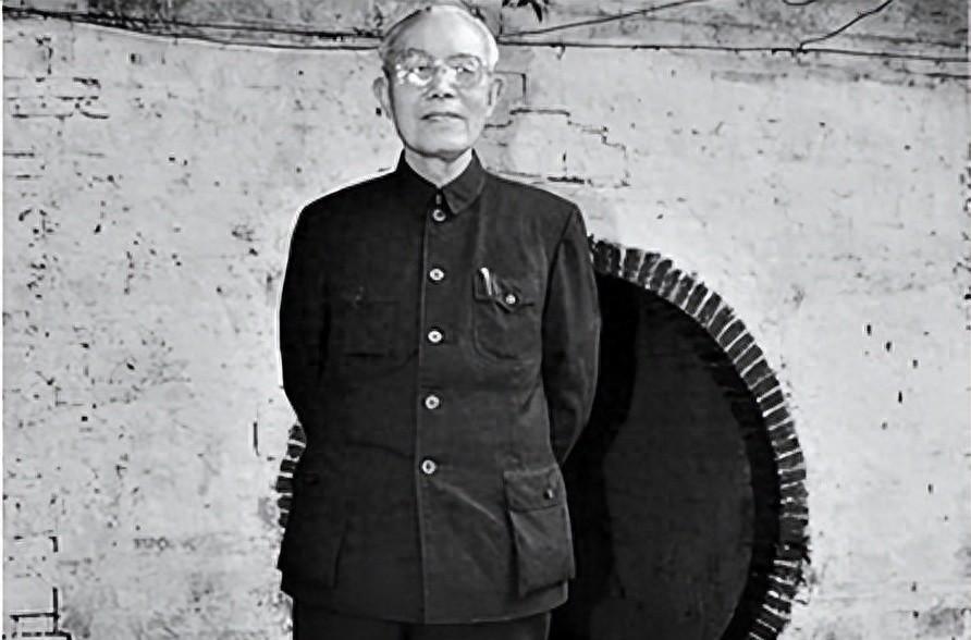 这位师长调任公安部队参谋长，要求配一名副参谋长，副军长也成为他的副手，你怎么看？