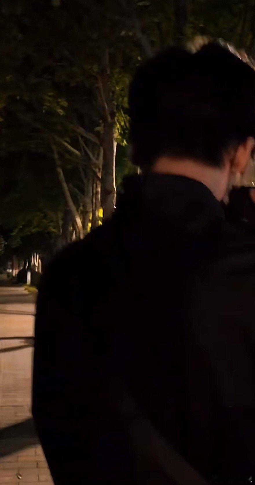 张凌赫你也会怀念校园生活吗人生的青春真的是转瞬即逝！但是只要愿意去相信就还是能回