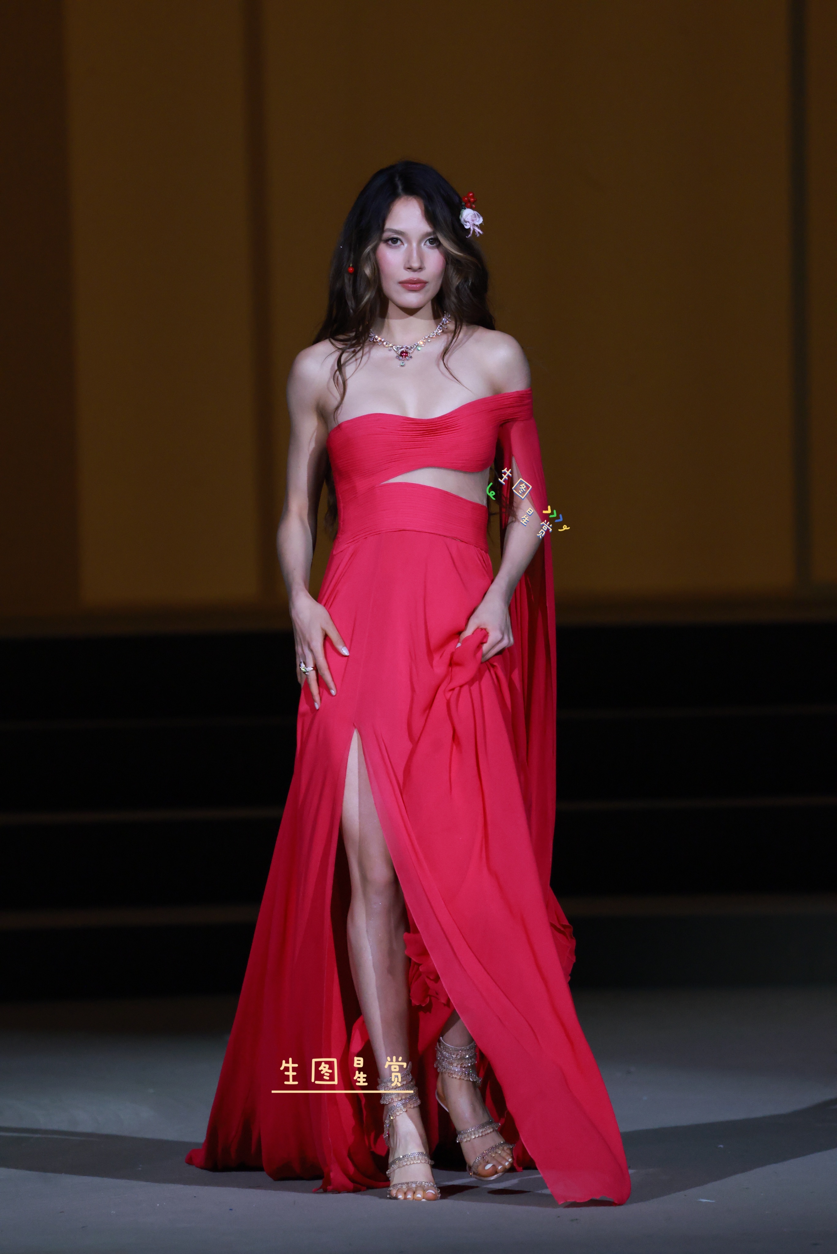 谷爱凌vogue盛典走秀大红裙艳绝四方💃🏻💖vogue时尚之力盛会 ​​​
