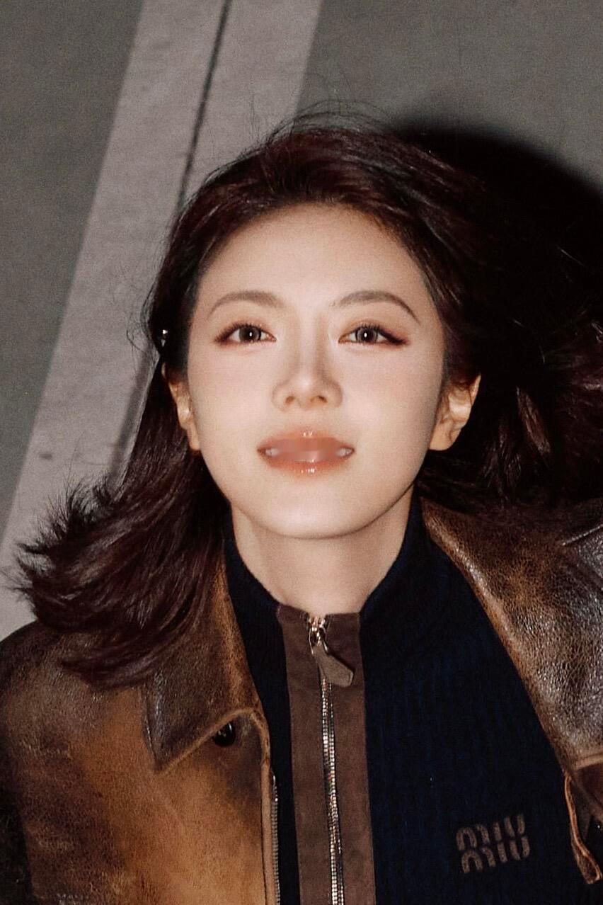 明媚酷姐即视感的麦麦～期待巴黎look ​​​