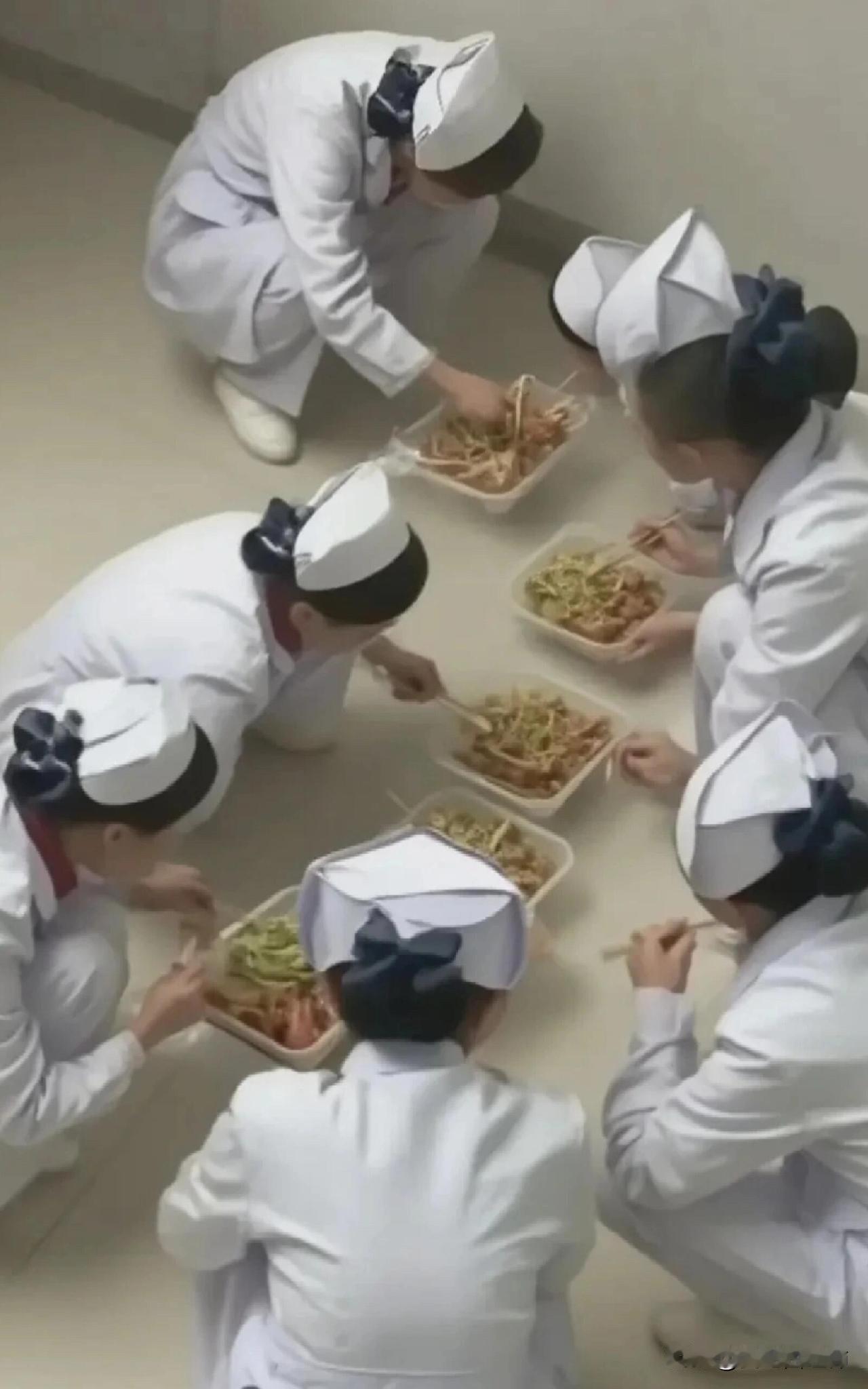 妹妹别去医院了，家里已经供不起了
周末回家听到姑妈说家里的妹妹，学的是护士，实习