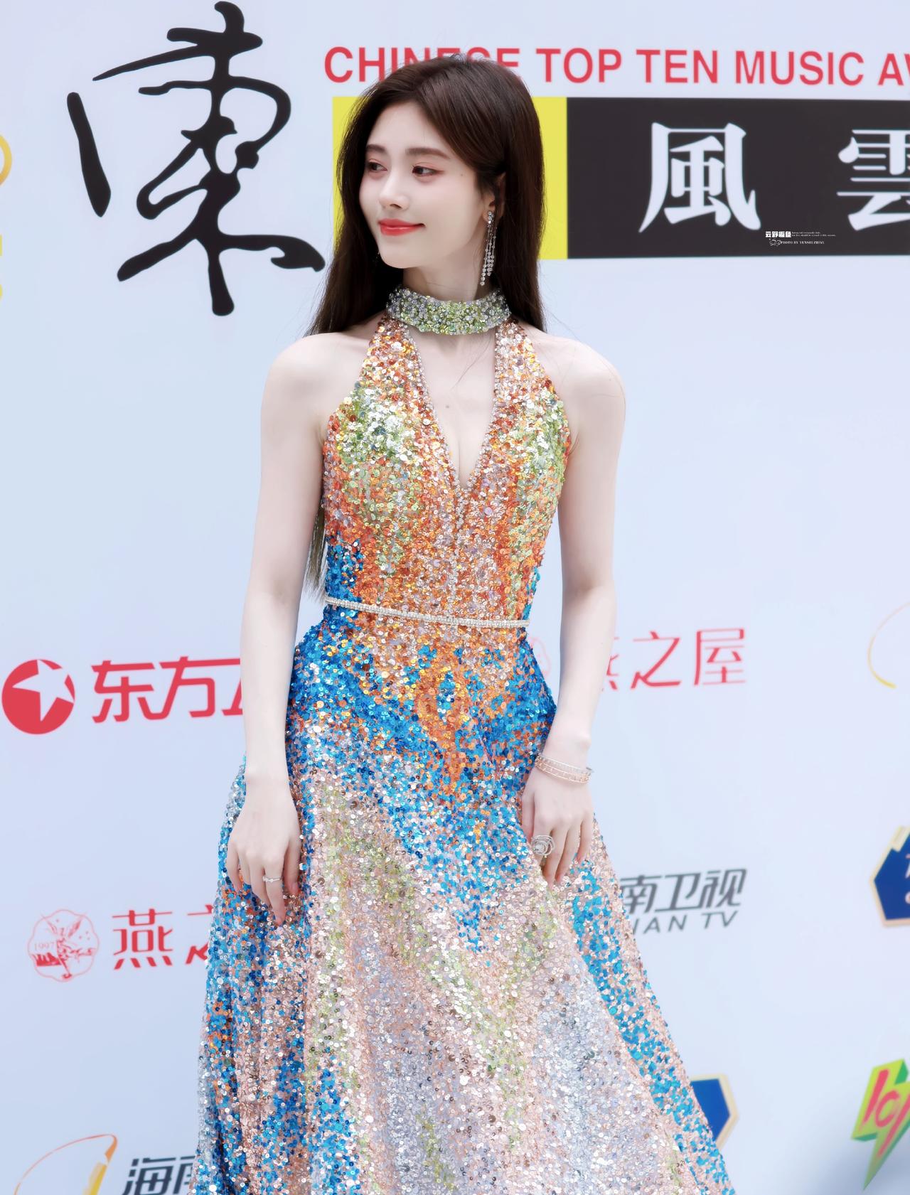 jjy鞠婧祎月鳞绮纪 jjy鞠婧祎露芜衣 

爱是相互的我们也永远不是单方面的.