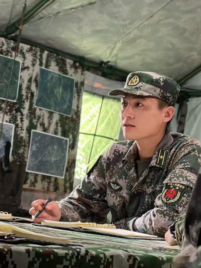 欧豪第一集差点大结局欧豪演了1集身后已无一人欧豪演的郭子剑自带锋芒，不惧当众发声