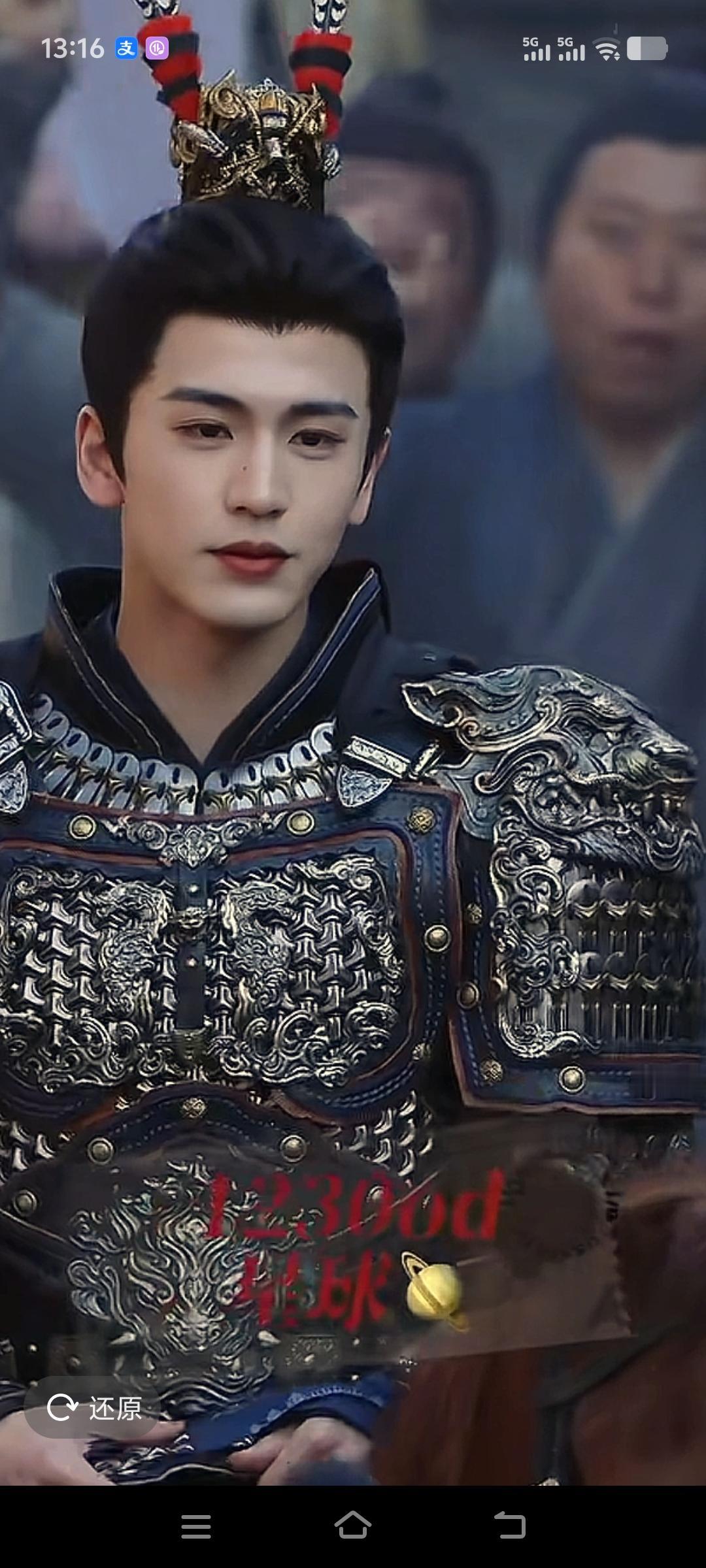 最近，这个男人凭借盛世容颜火出圈了。要知道，他扮成孙悟空的模样，却依旧帅气逼人，