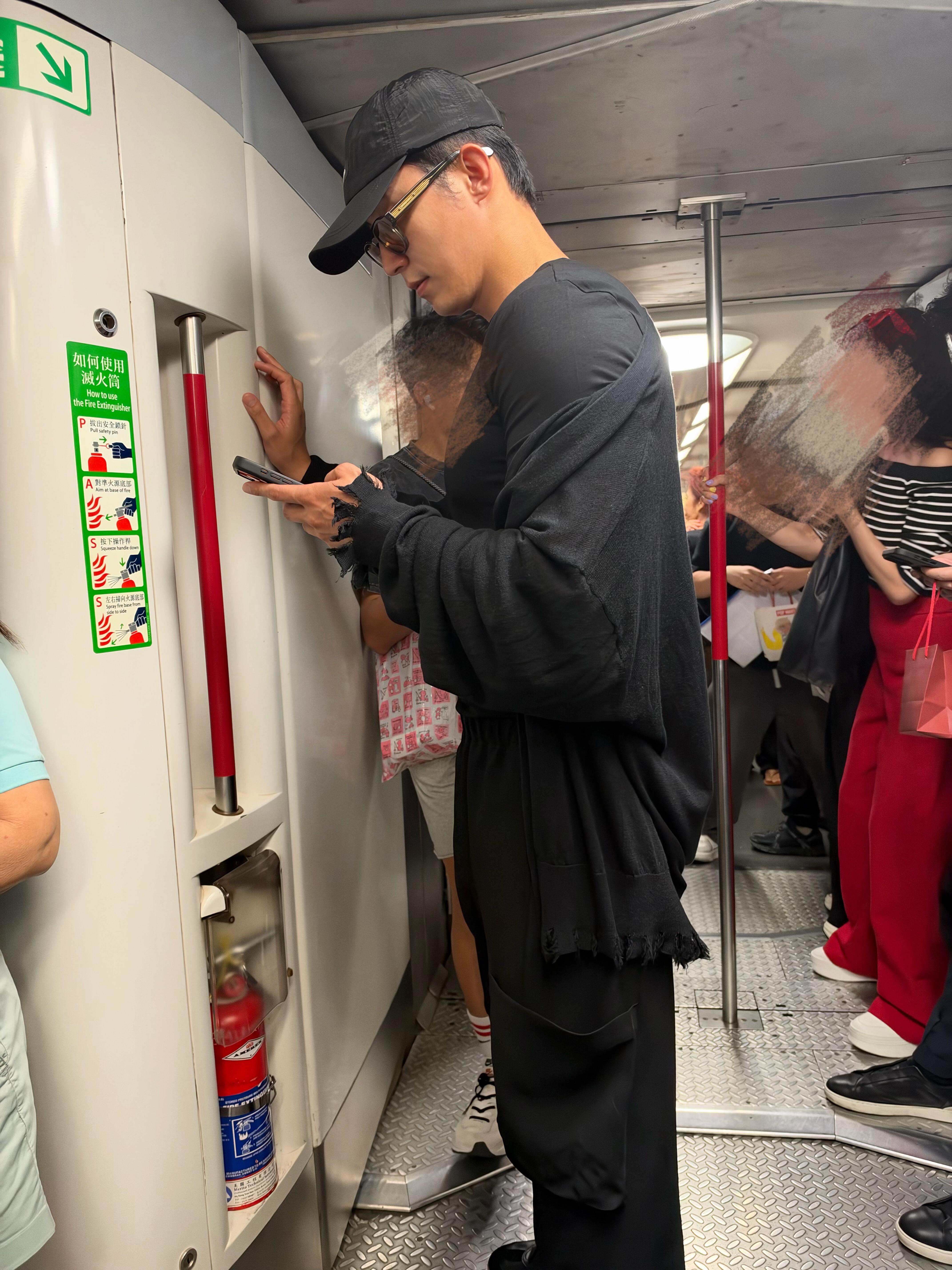黄景瑜︱今日份路人偶遇20261028所以今天又回到香港了？我以为昨天回深圳就是
