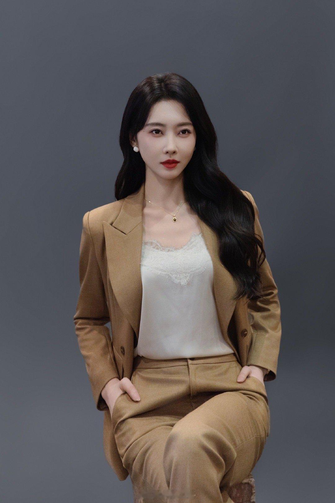 宣璐好上头的白切黑女主 宣璐在新剧里演技炸裂！把白切黑女主诠释得入木三分，既能温