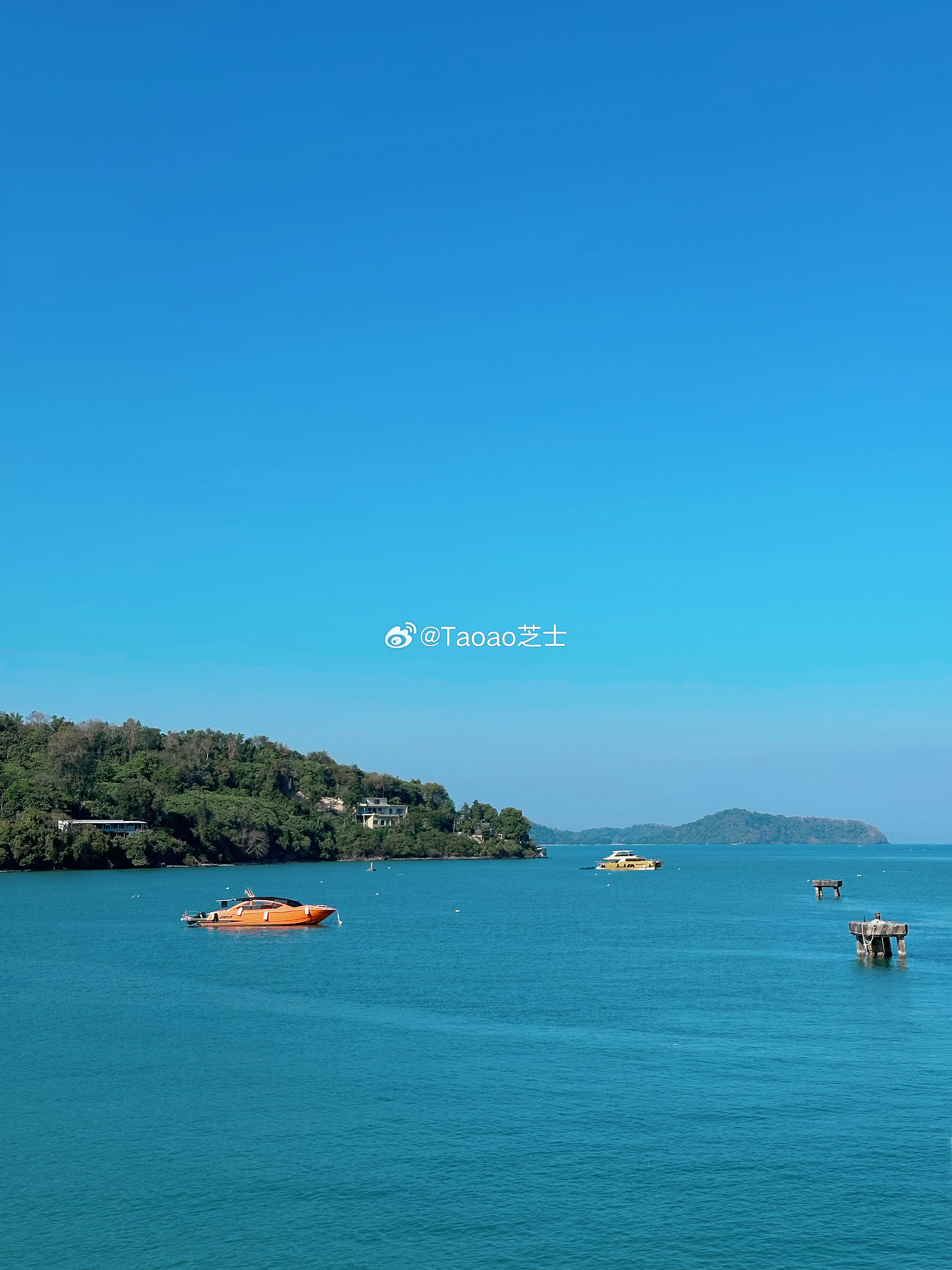 内衣不该是隐藏的尴尬，而是舒展自我的底气早春第一股时髦风是内衣外穿一直觉得，女生