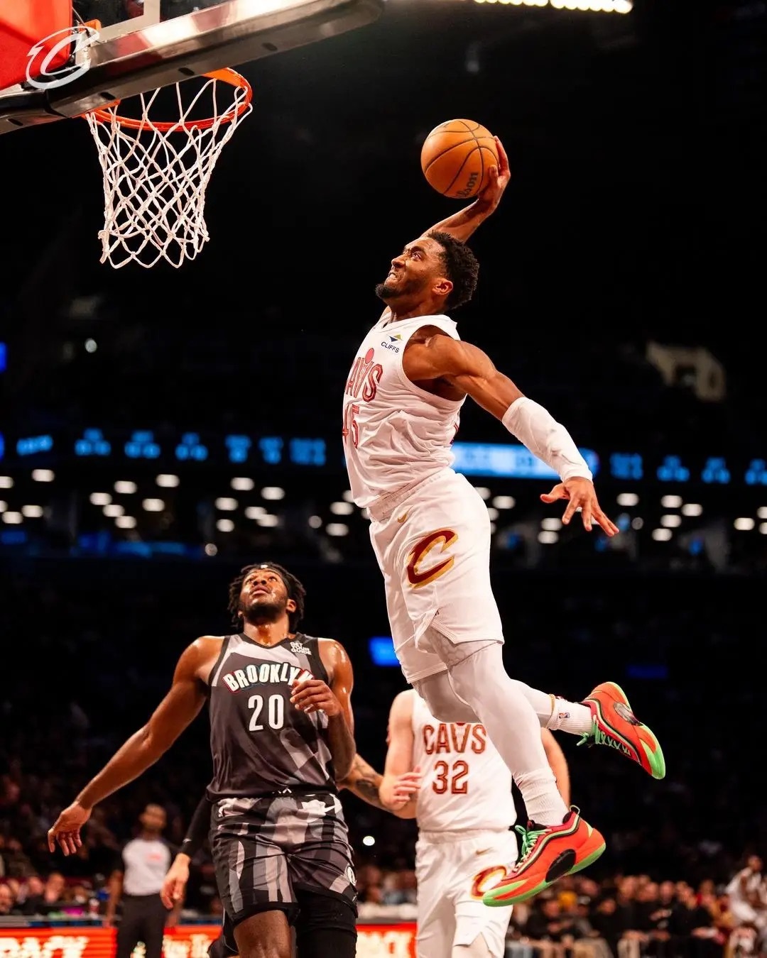 骑士米切尔nba 力拔山兮气盖世！米球王这肌肉线条[舔屏] ​​​