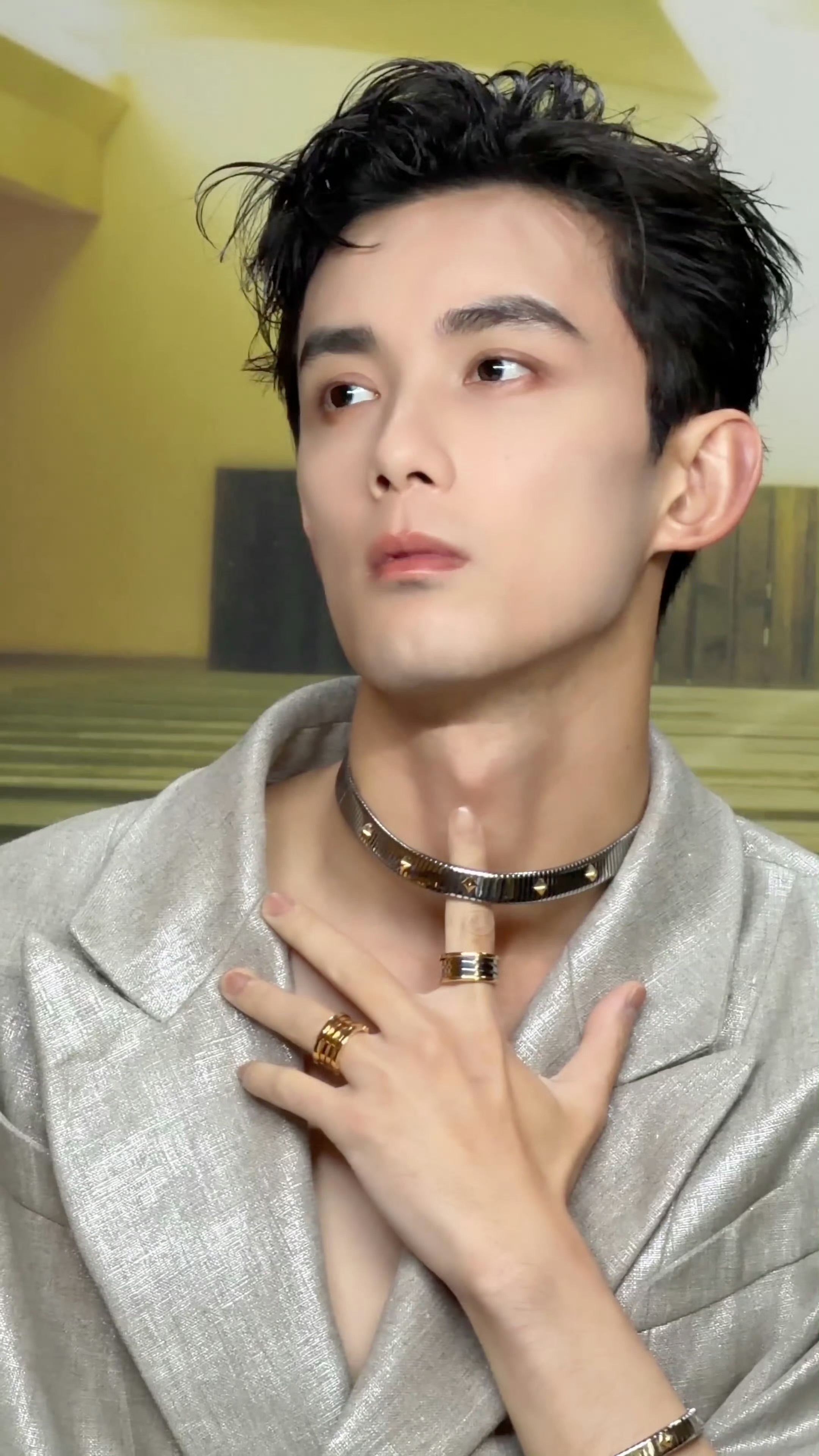 且看吴磊老师的超绝儿童手指（耍帅大肌肉版