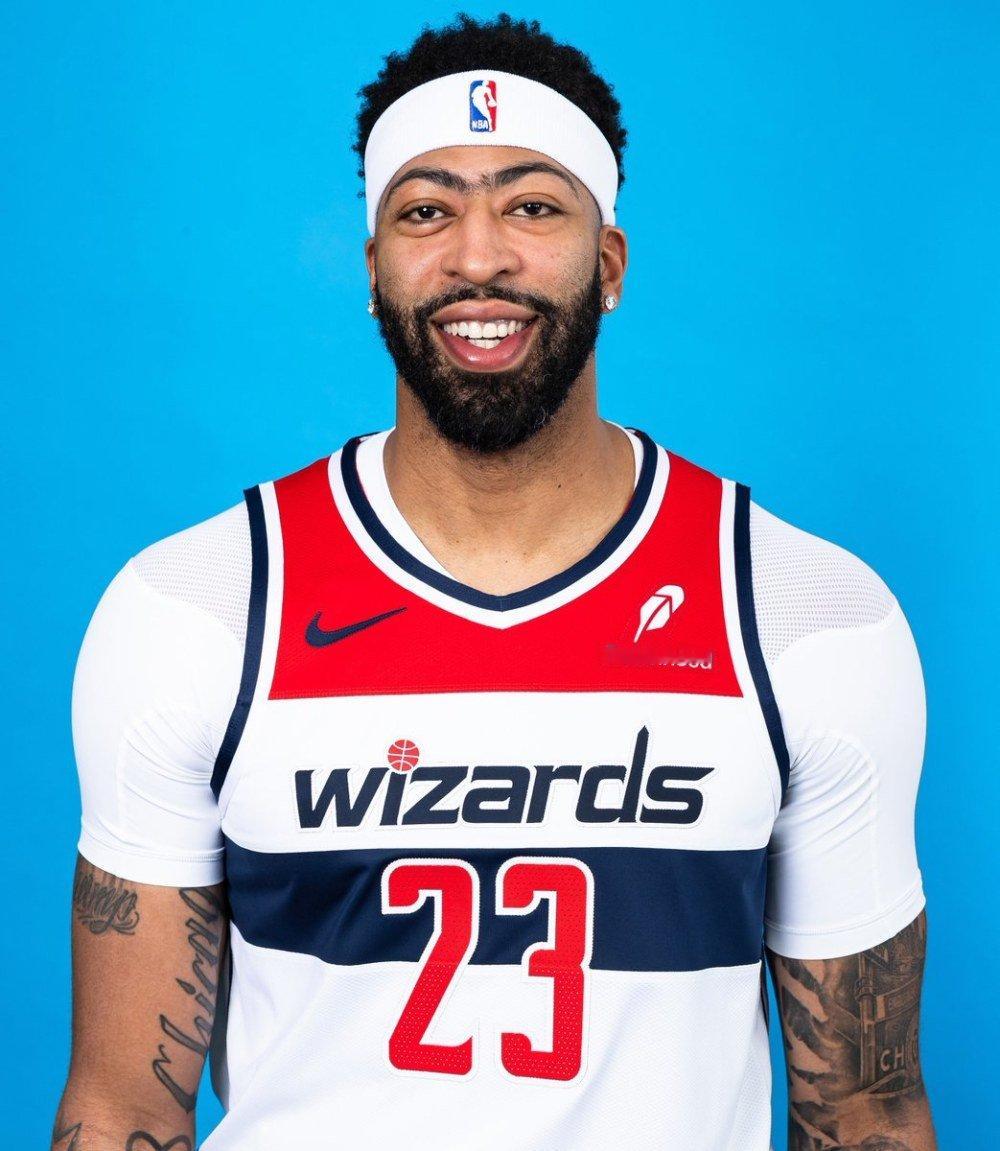 奇才大概是不打算给浓眉开顶薪了。 The Athletic 记者 David A