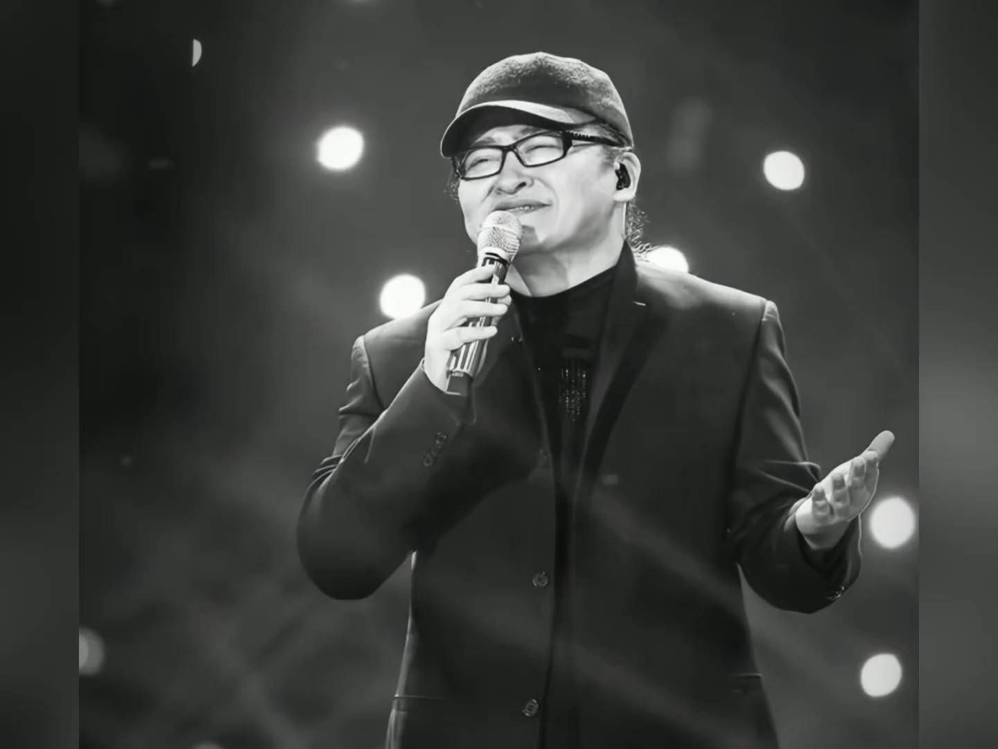 刘欢自曝曾患股骨头坏死，做完心脏支架又做右腿置换