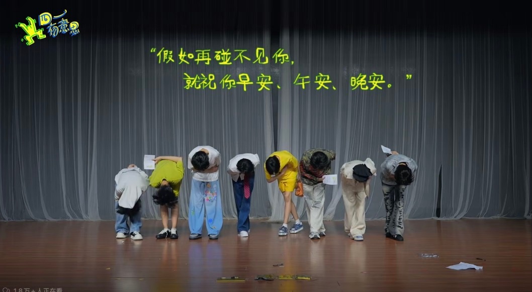 时间线是：最新四代那一期物料里面  16号🎀拍了物料 说了楚门的世界里面的经典