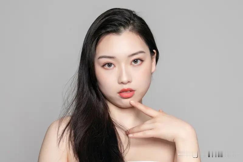 女人身上最勾人的，真不是脸。好多女人以为拼命护肤、打扮就能抓住男人的心，可现实却