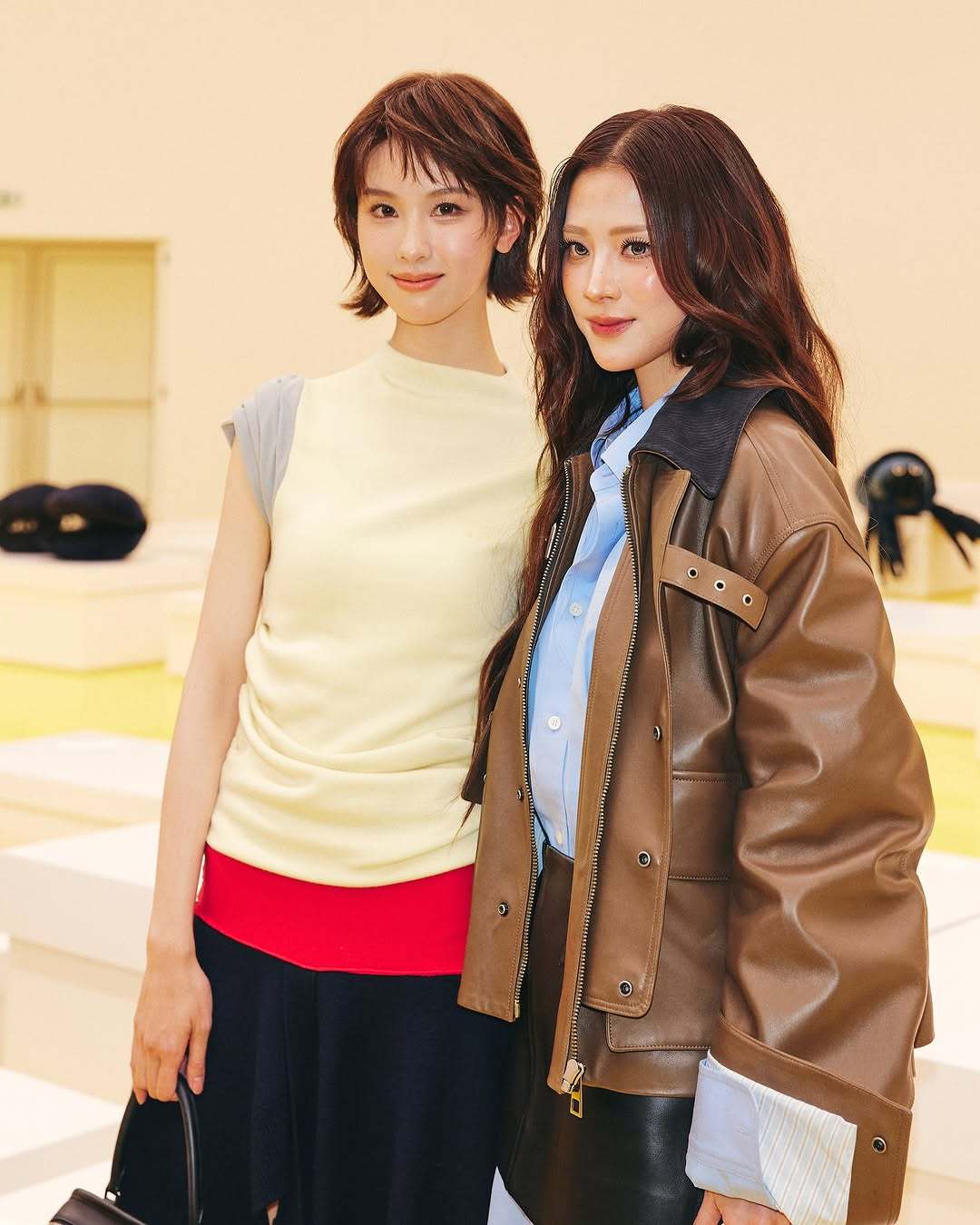 巴黎时装周罗意威大秀 陈都灵和小水同框合影 