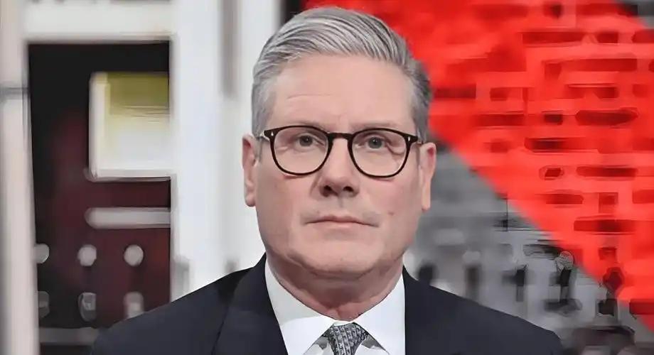 炸裂！英国首相终于不装了！斯塔默当着金融城大佬的面，直接把中国捧为“世界三大强国