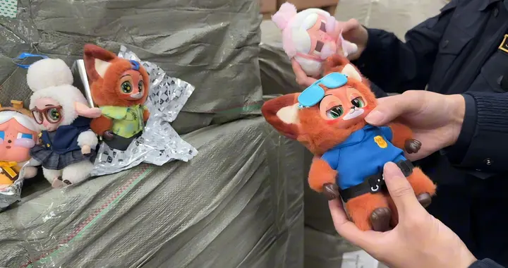 一万余只侵权玩偶欲蒙混出海被查，包含“疯狂动物城”等玩偶形象