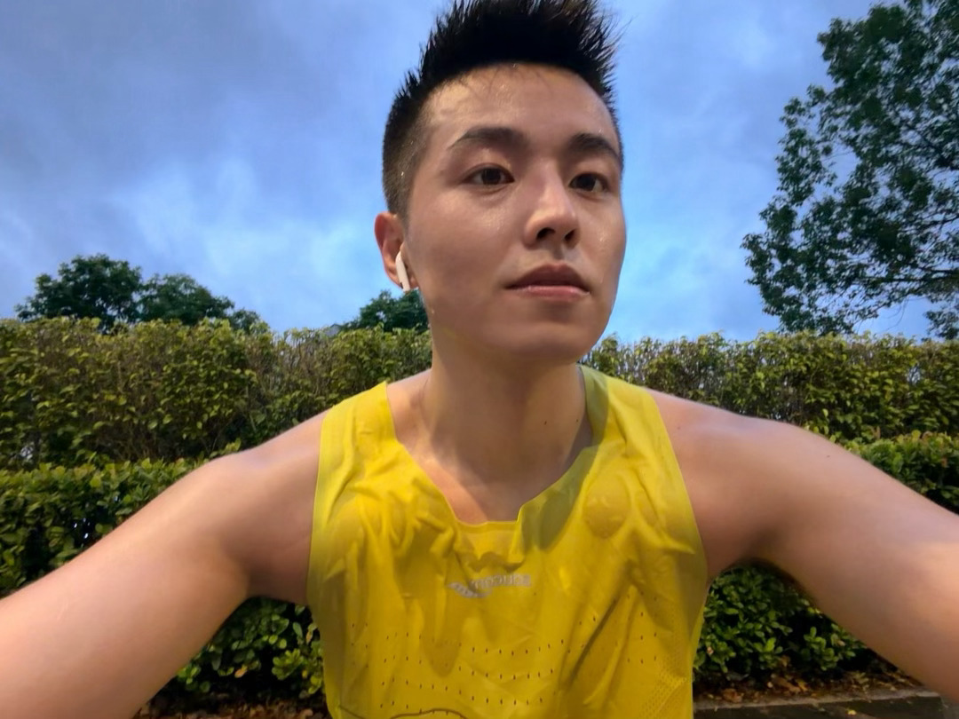 跑步打卡  10k | 天气很好，速度课腿都挺沉的天气很好，湿度很大，速度课腿都