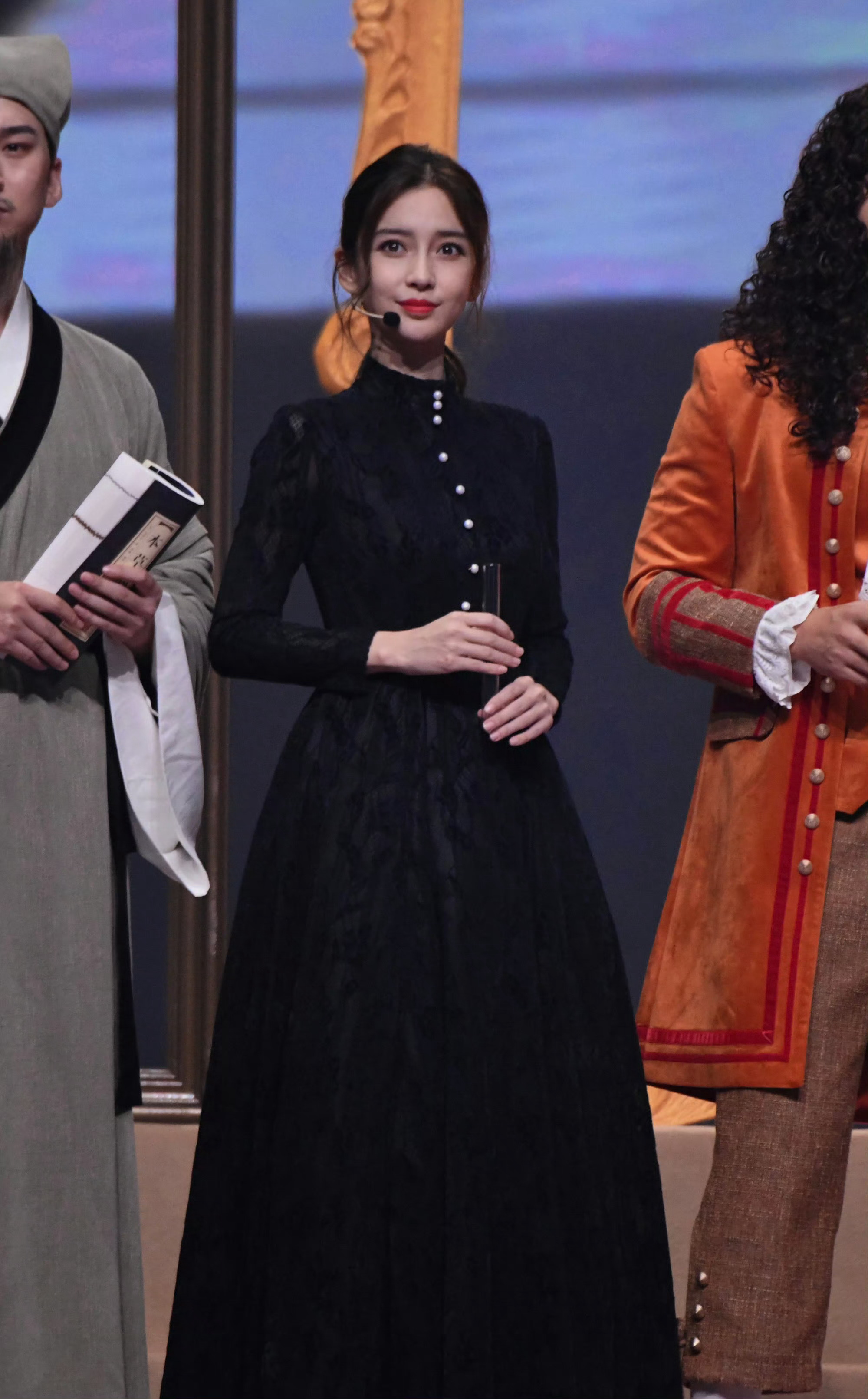 angelababy angelababy 愿你能被很多人喜爱，满腔热忱去展望未