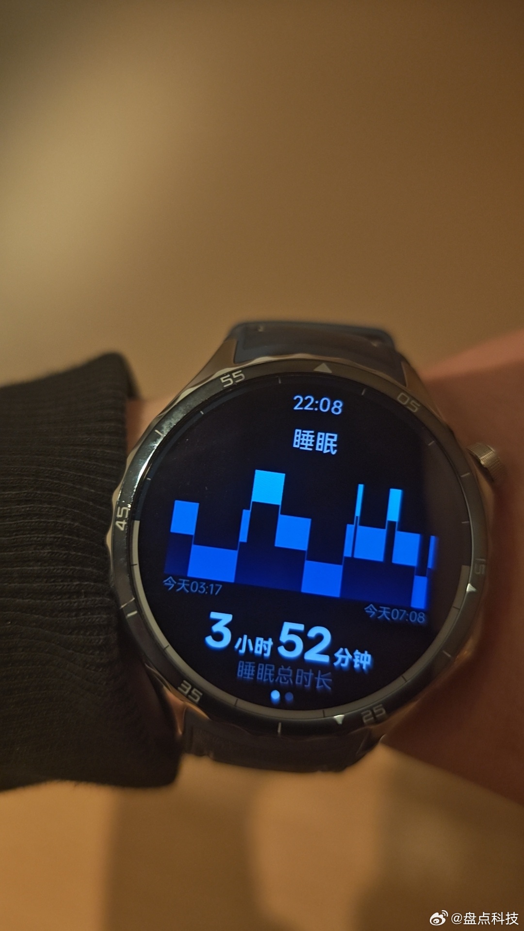 昨天睡了不到四小时看来真得早点休息了这几天熬夜，直接毛囊炎都起来了朋友说这就是免