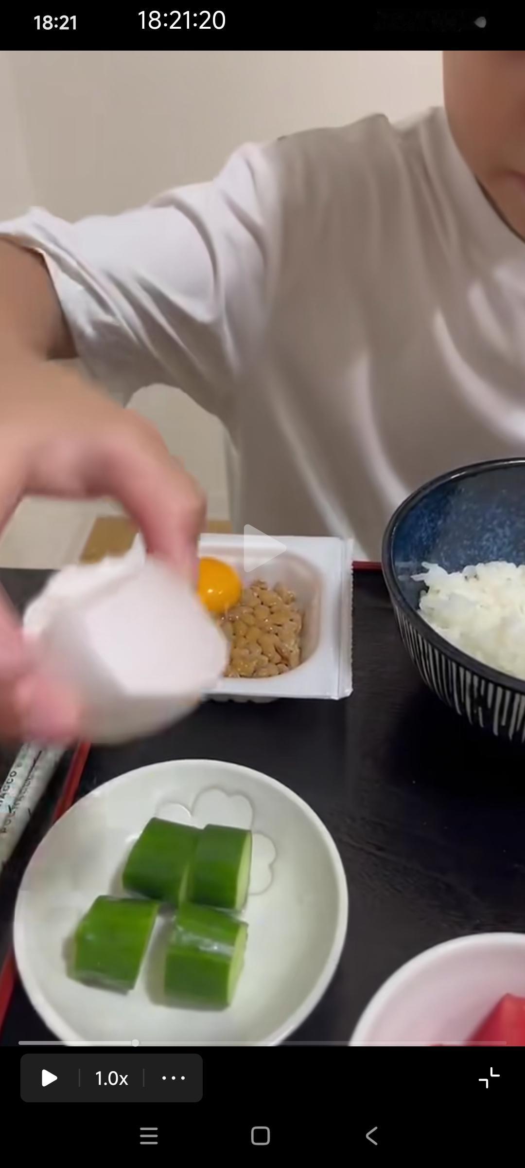 中文特别流利的日本小孩：大家好这是我的晚餐，我要开动了！

这个日本小孩还用中文
