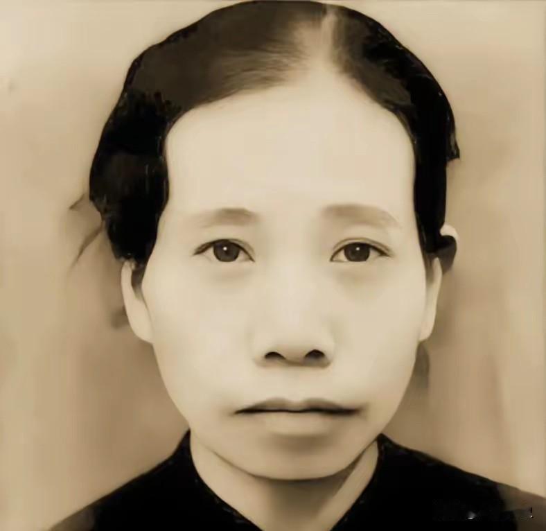 一身武艺满腹才情！民国奇女子周咏南，骨子里全是不服输

要扯清楚周咏南这个人，绕