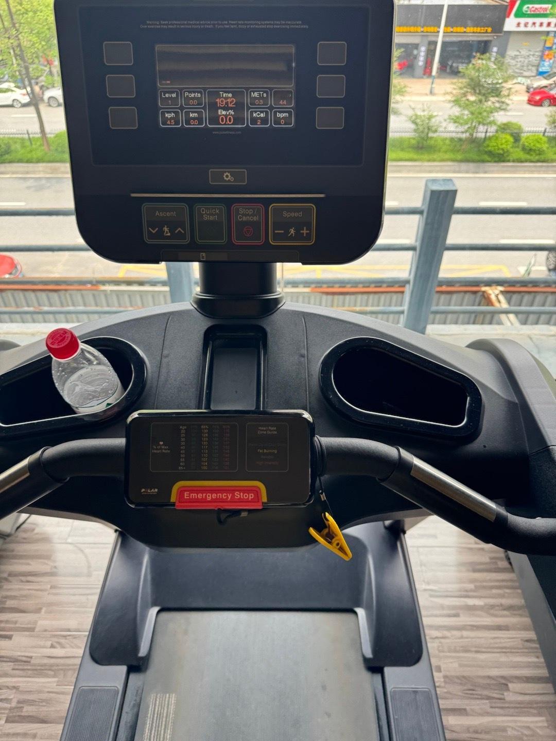 起床来跑步🏃‍♀️ 今天体能又进步了一点点 现在去弄牙齿 明天出差啦 ​​​