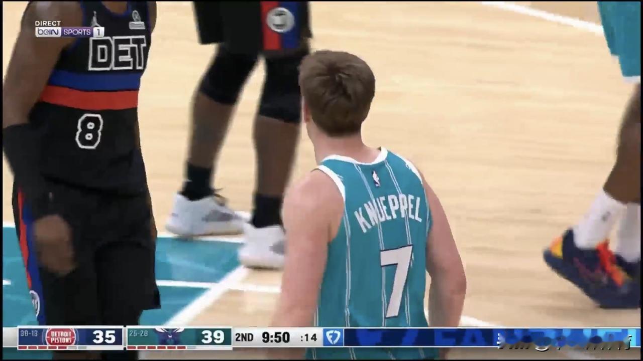 新秀克尼佩尔53场常规赛命中176记三分球，来到NBA新秀赛季三分榜历史第五位