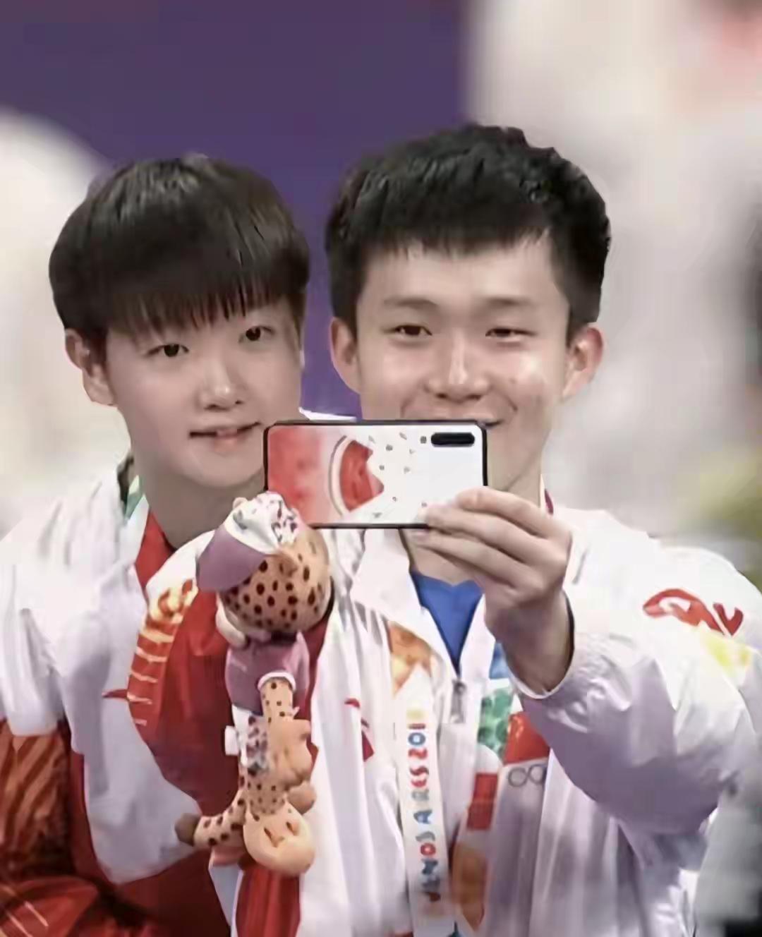 天生莎头
善睐明眸
人民爱戴
外协发愁
国之重器
专杀敌酋
国乒旗帜
光耀千秋！