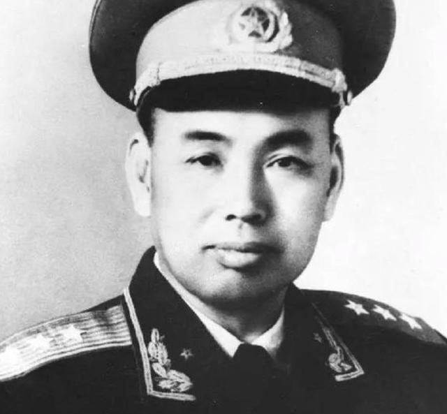 徐向前和许世友的交情，是从红四方面军的枪林弹雨里实打实打出来的。1932年漫川关