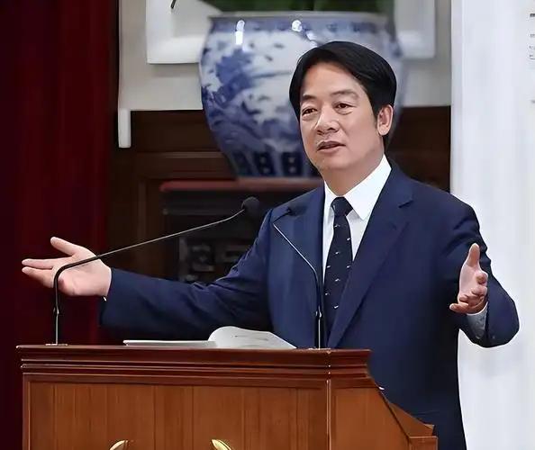“中国台湾海巡署”这六个字，让台“海巡署”彻底破防了。

海上舰船碰面喊话，原本