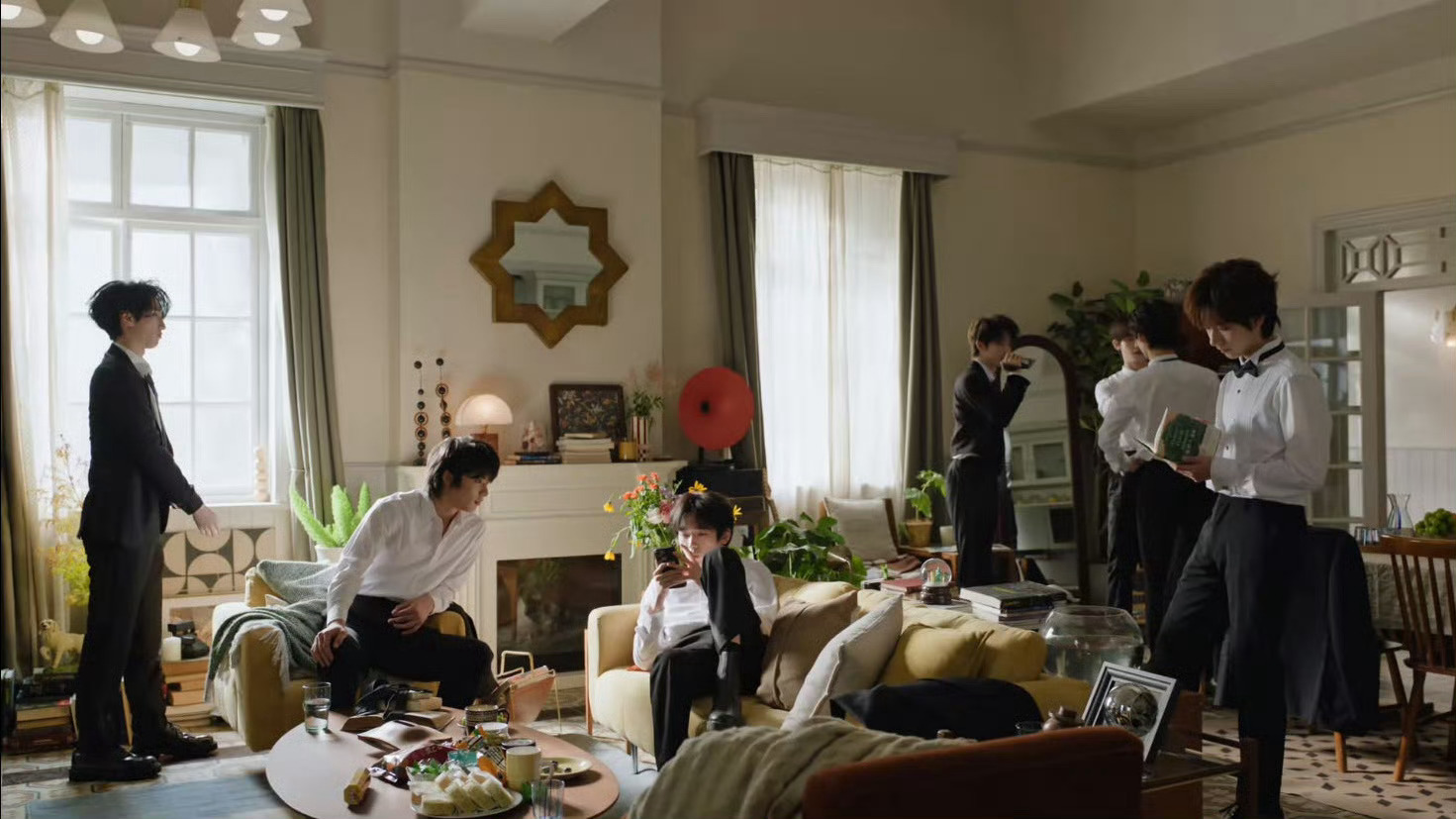 #时代少年团也要分八个瑞士卷吗##时代少年团桌上有八个瑞士卷#时代少年团桌上有八