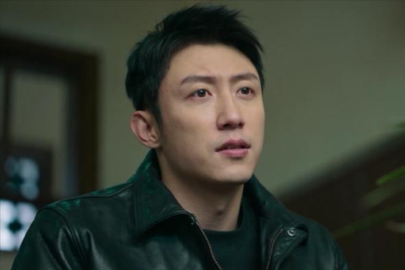 在电视剧《罚罪2》中，直到黑老大张欣的出现，才知道吉竹江只是小角色，更大的保护伞