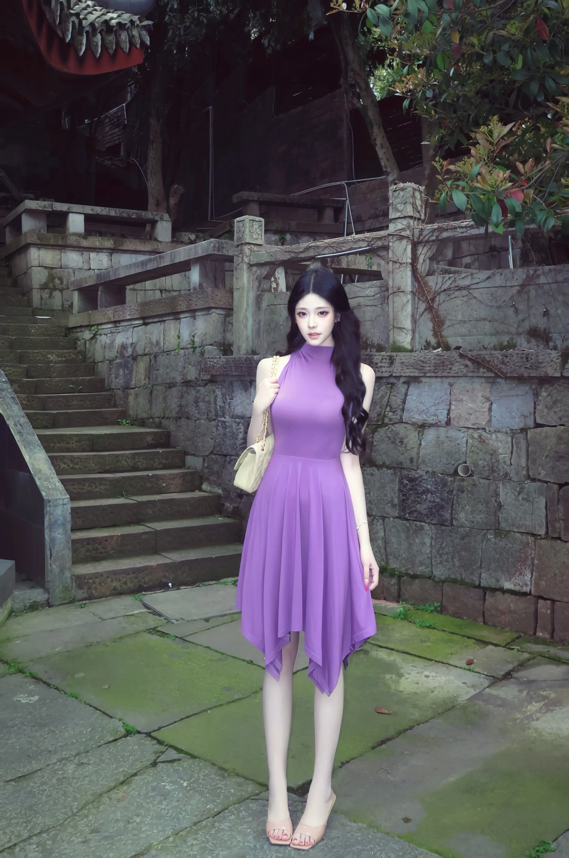 别离是氤氲一生的长河 大部分人都只是我生命的玻璃窗上缓缓划过的雨水 但...