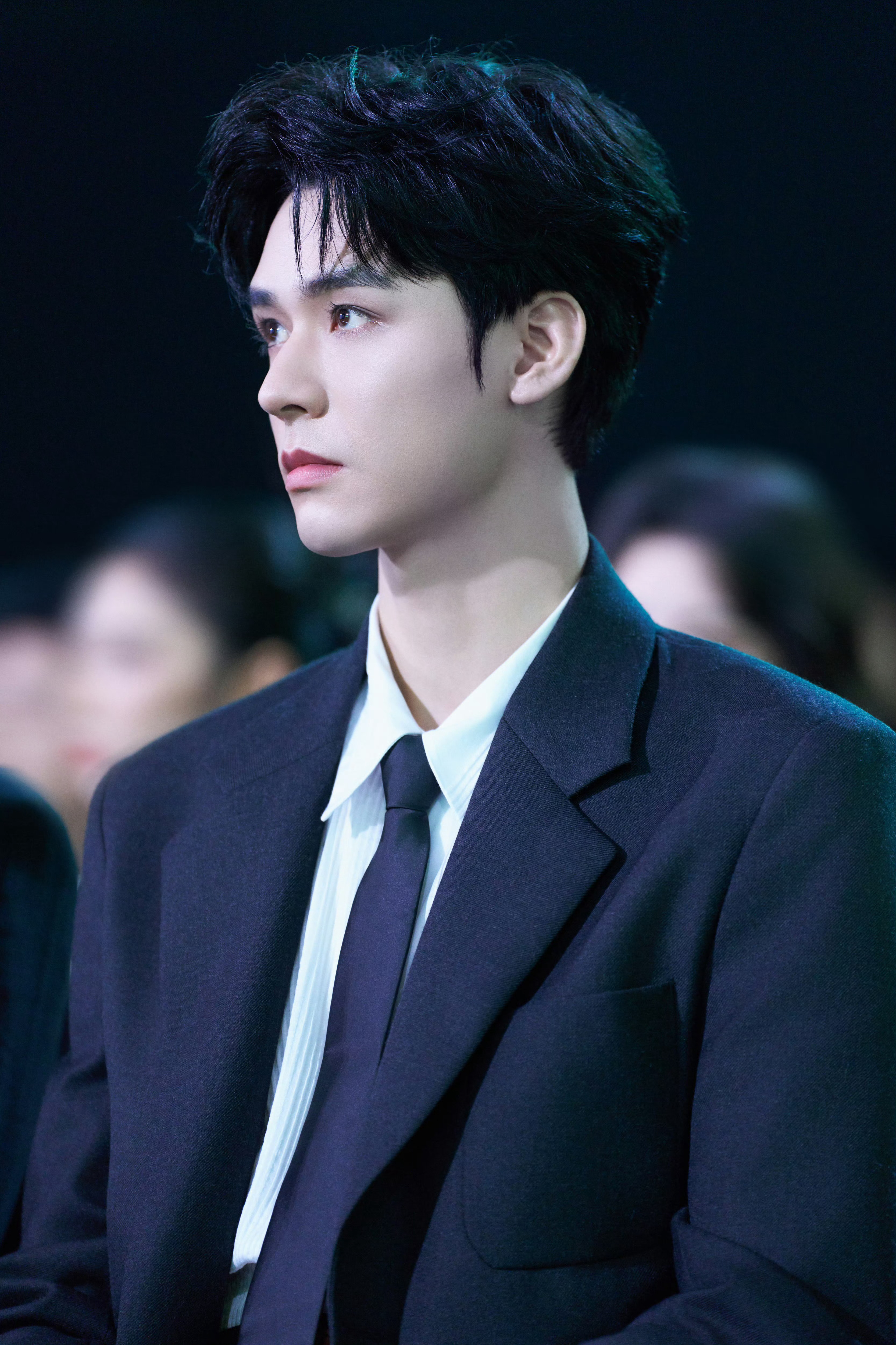 龚俊一个盛典拿4个奖昨晚，龚俊在星光大赏拿了4个奖：年度节目之星、腾讯视频VIP