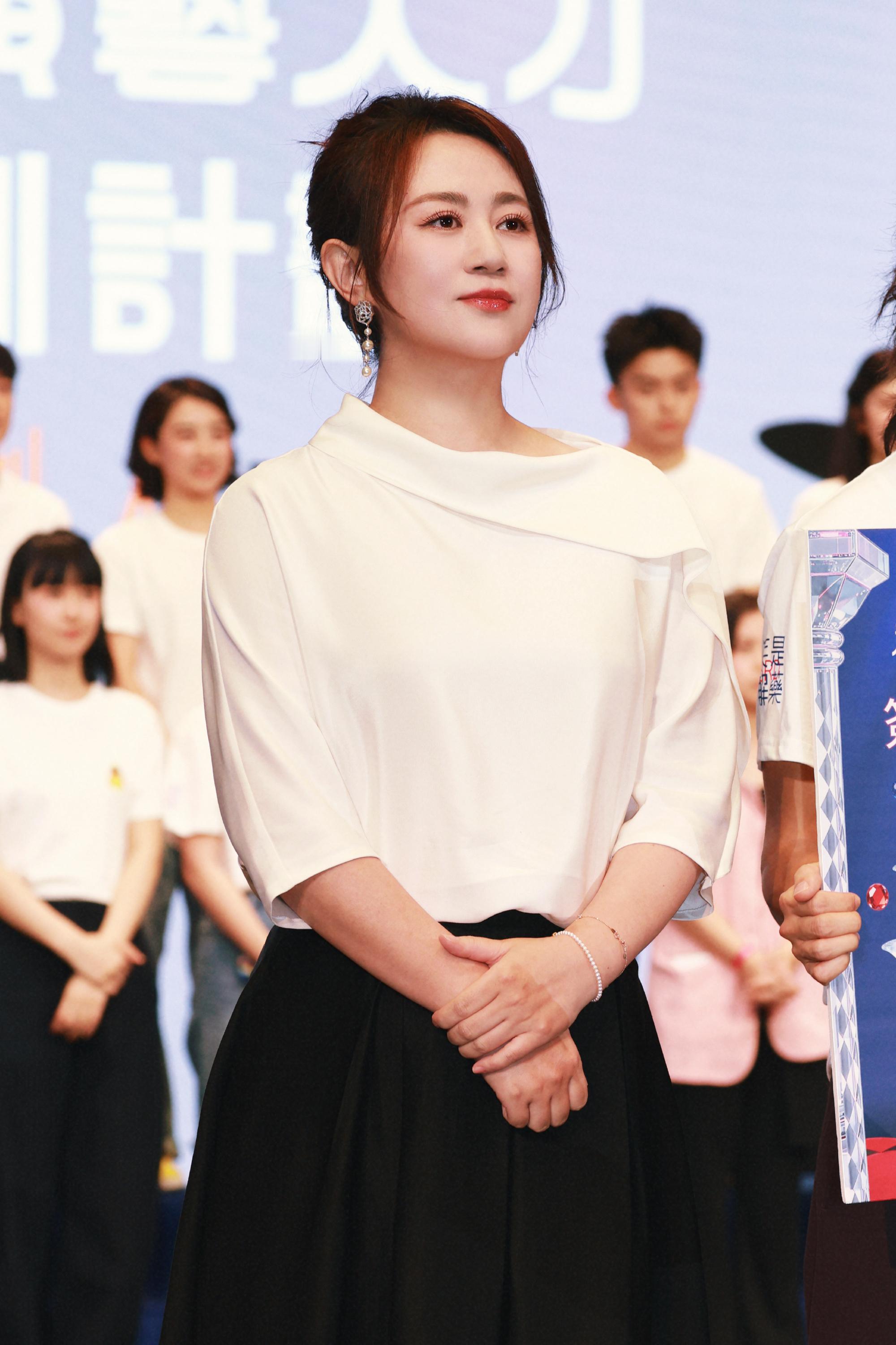 三个内娱神奇工作室 该说不说今天这出图质感绝了，每张画面都好美，颜值氛围感拉满，