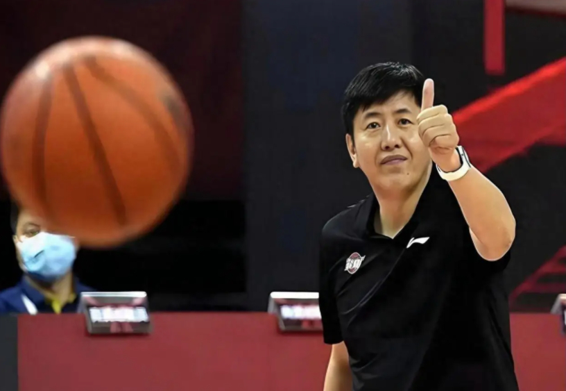 另外，我想说如果cba球队你觉得这些国产教练实在不行的话，那就都换外教得了。不要